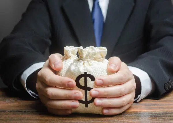 Employment contract restraint of trade provision