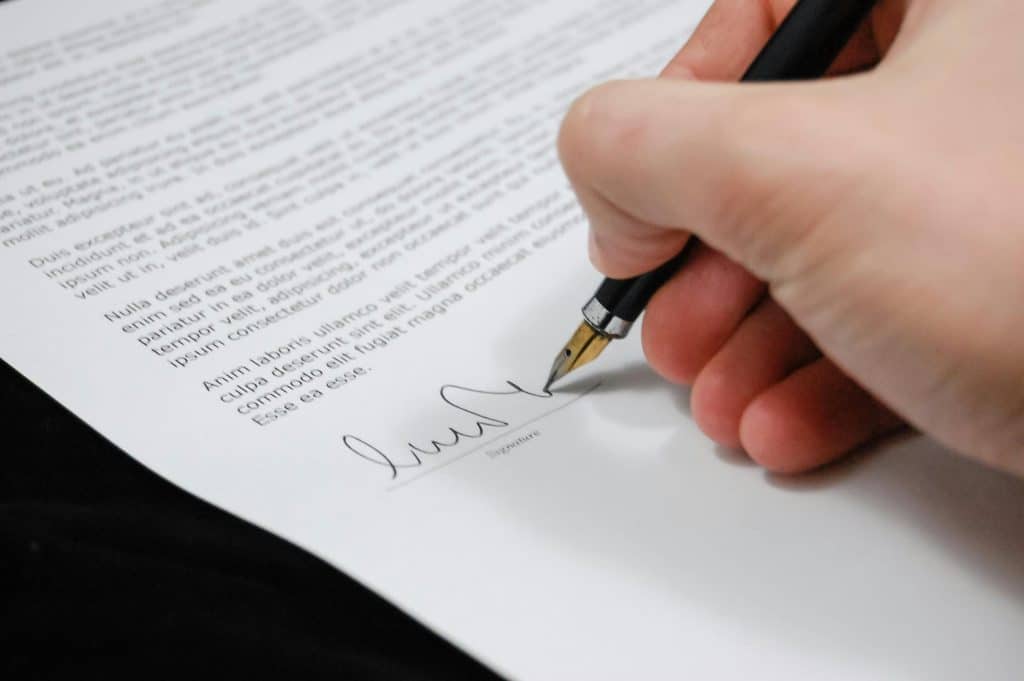 Contract lawyer