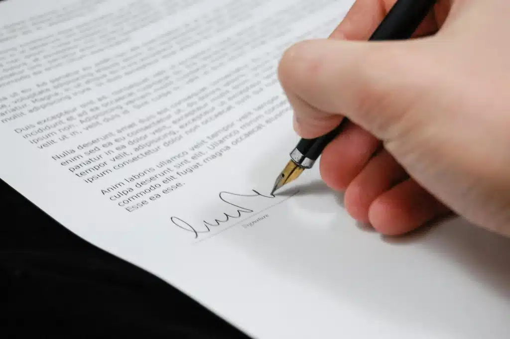 Contract lawyer